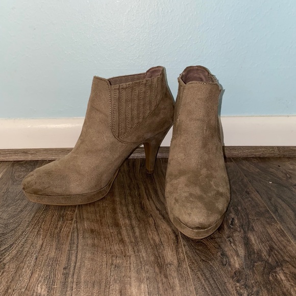 Tan booties! - Picture 2 of 2